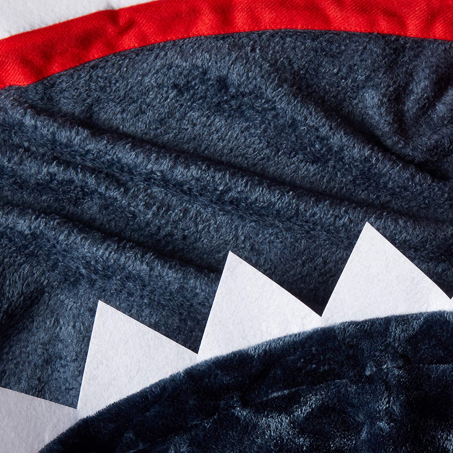 Amazon Basics Kids Fleece Tail Blanket - 26\\\'\\\' x 56\\\'\\\', Shark