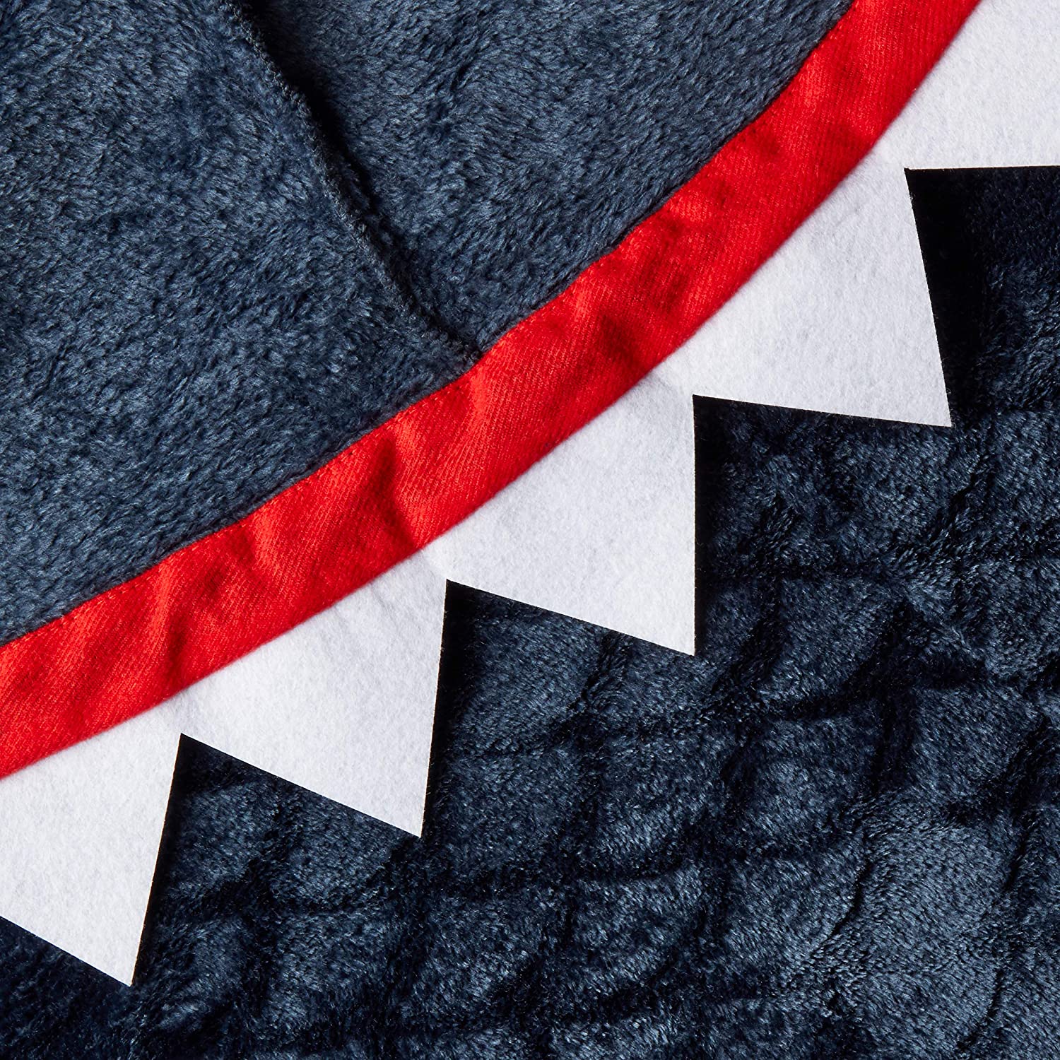 Amazon Basics Kids Fleece Tail Blanket - 26\\\'\\\' x 56\\\'\\\', Shark
